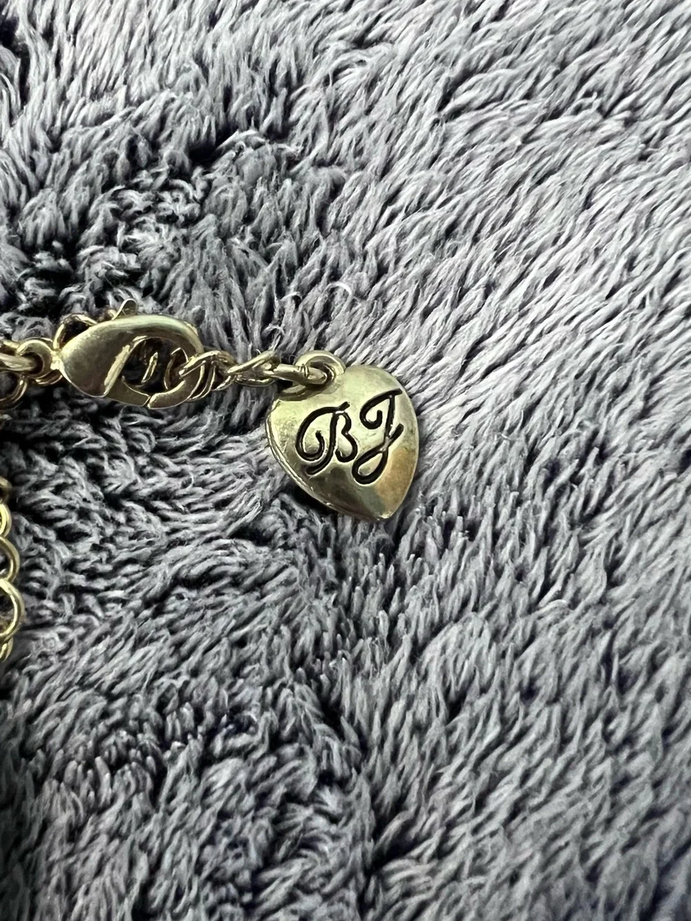 Betsey Johnson Black Heart Bird Necklace 16in